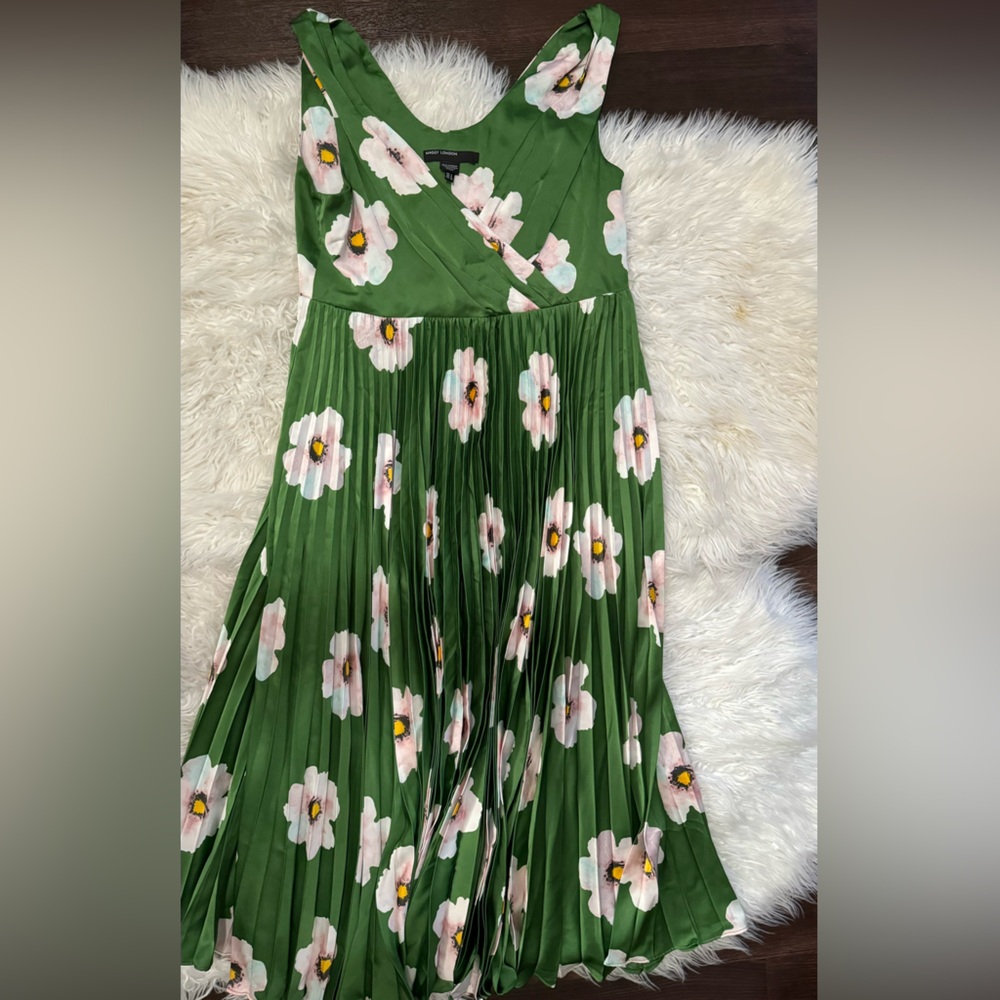 New Maggy London pleated dress size US4